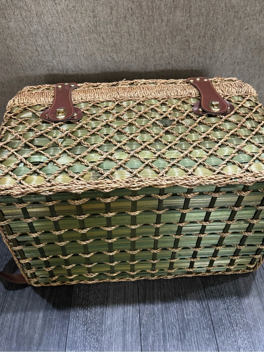 Vintage wicker and tropical palm green picnic basket service for four